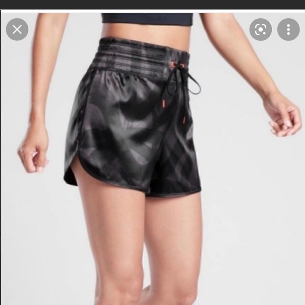Athleta Tenacity 5" Shorts, size S